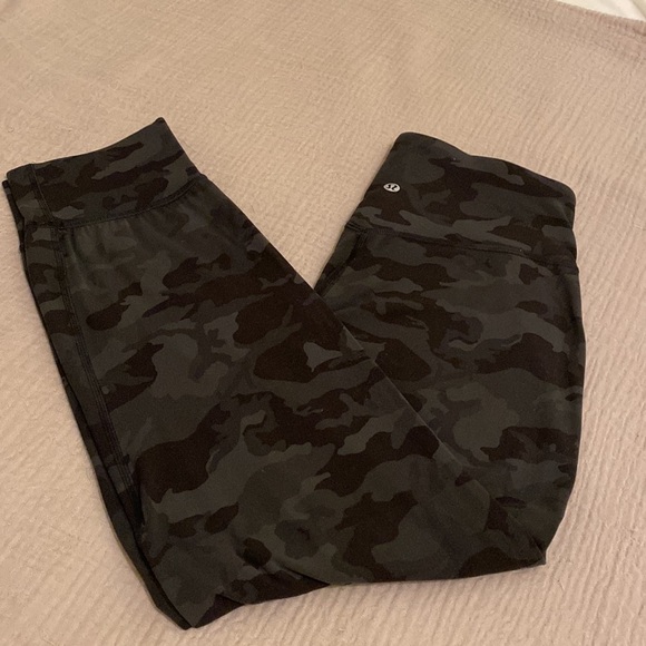 lululemon athletica Pants - Lululemon athletica green Moro leggings pants. Size 4